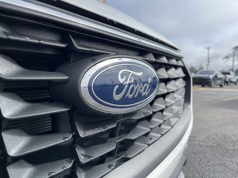 Used 2024 Ford Escape SE image 25