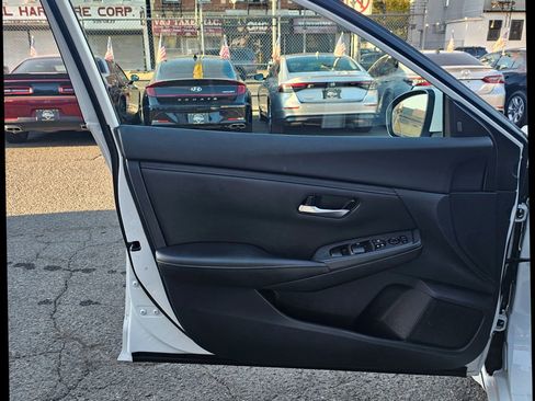 Used 2021 Nissan Sentra SV image 11
