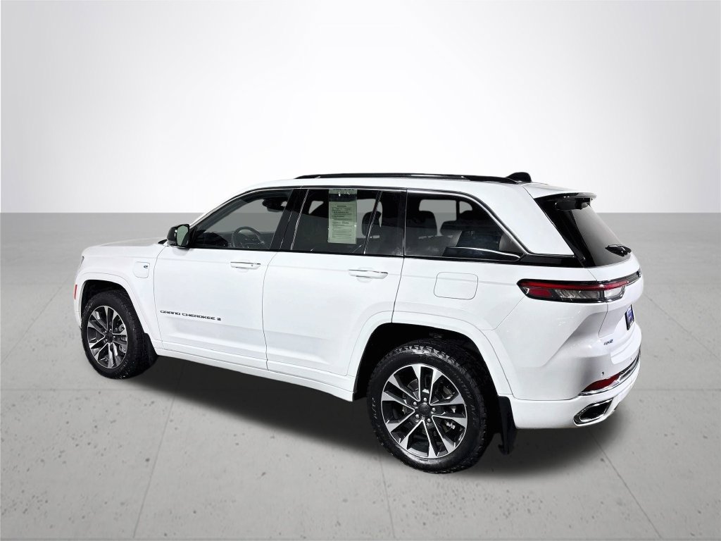 Used 2023 Jeep Grand Cherokee Overland w/ Advanced Protech Group III AWD/4WD image 8
