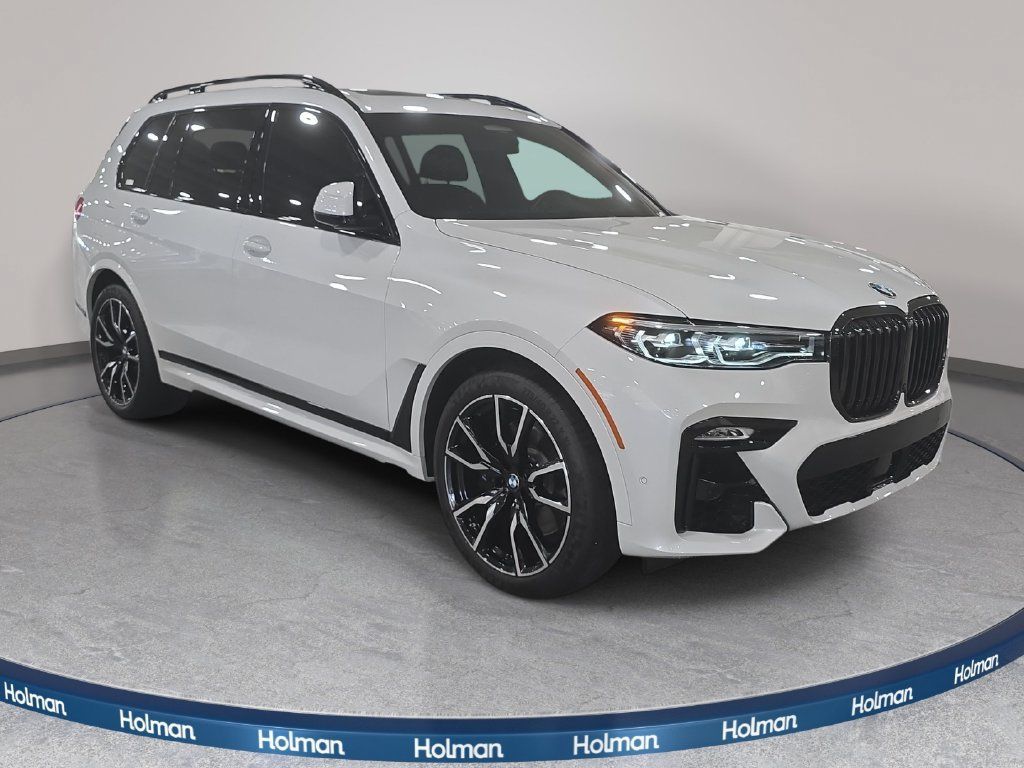 Used 2022 BMW X7 xDrive40i w/ M Sport Package AWD/4WD image 4