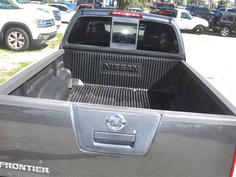 Used 2006 Nissan Frontier SE w/ (P01) Power Pkg RWD image 9