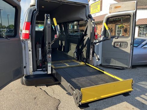 Used 2012 Chevrolet Express 3500 LS image 21