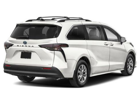 Certified 2025 Toyota Sienna LE FWD image 2