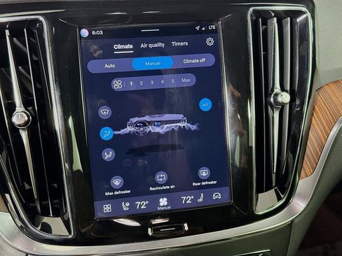 Used 2025 Volvo V60 B5 Cross Country Plus image 19