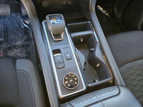 Used 2022 Nissan Pathfinder SV image 22