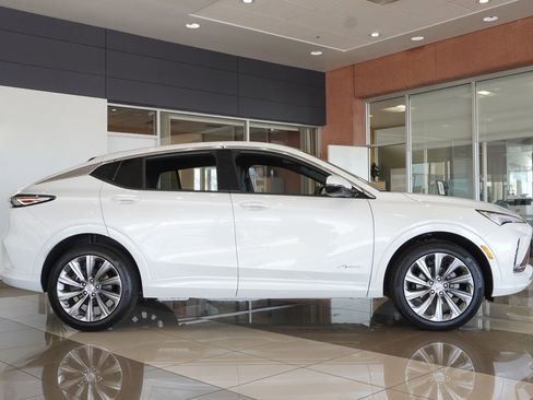 New 2026 Buick Envista Avenir image 2