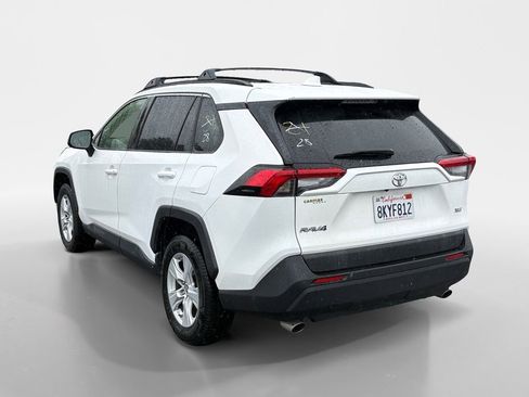 Used 2019 Toyota RAV4 XLE w/ Carpet Mat Package FWD image 3