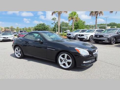 Used 2015 Mercedes-Benz SLK 250 w/ Premium Package image 28