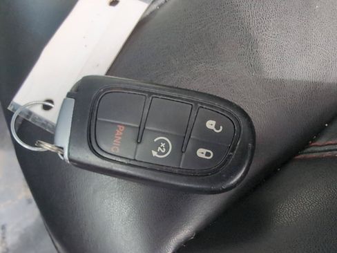 Used 2020 Jeep Cherokee Trailhawk w/ Cold Weather Group AWD/4WD image 33
