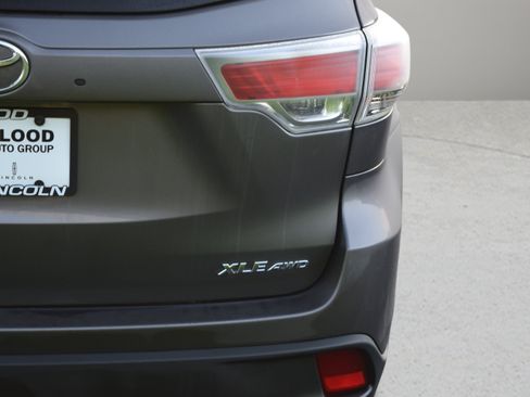 Used 2016 Toyota Highlander XLE AWD/4WD image 6