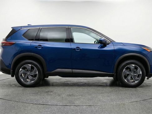 Used 2025 Nissan Rogue SV AWD/4WD image 11