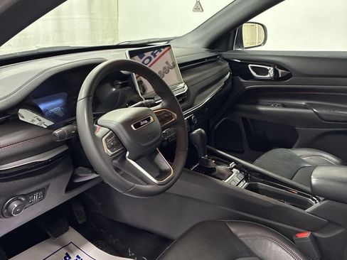 Used 2025 Jeep Compass Trailhawk AWD/4WD image 10