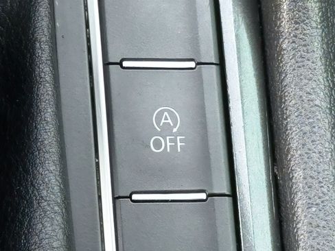 Used 2019 Volkswagen Tiguan SE image 30