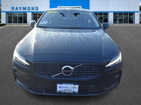 Used 2022 Volvo S60 B5 Momentum w/ Premium Package image 8