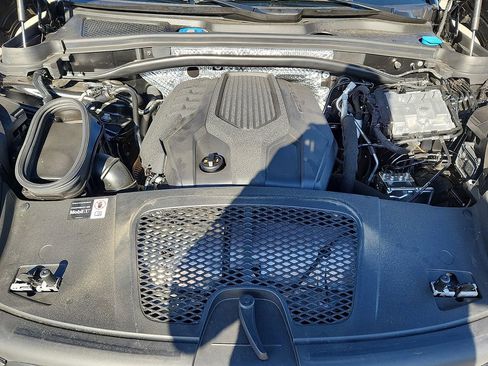 Certified 2025 Porsche Macan image 26