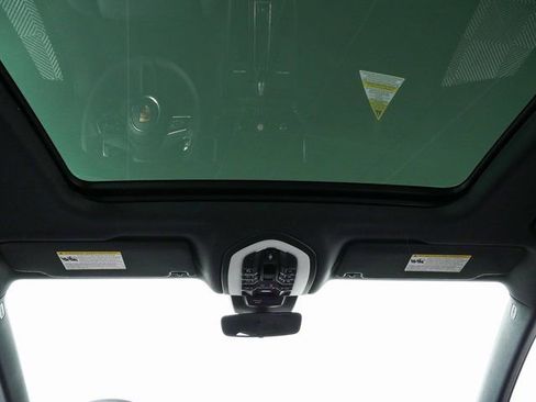 New 2026 Porsche Macan image 21