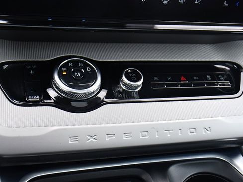 Used 2025 Ford Expedition Active image 36