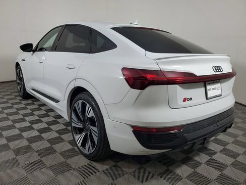 Used 2024 Audi Q8 e-tron Prestige w/ Prestige Package AWD/4WD image 4