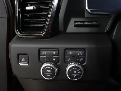 Used 2025 GMC Sierra 2500 AT4X AWD/4WD image 20