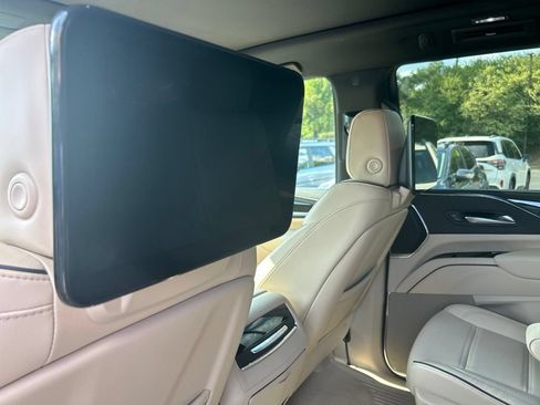Used 2024 Cadillac Escalade Premium Luxury w/ Performance Package AWD/4WD image 18