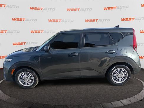 Used 2021 Kia Soul LX image 2