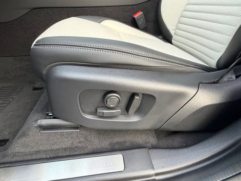 New 2026 Land Rover Discovery Sport Landmark image 11