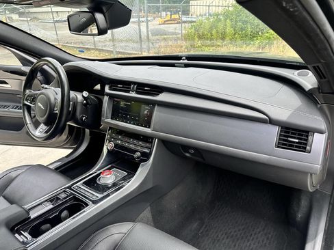Used 2016 Jaguar XF R-Sport image 20