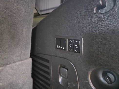 Used 2016 Cadillac Escalade Luxury image 23