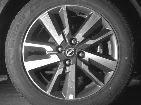 Used 2025 Nissan Versa SV FWD image 13