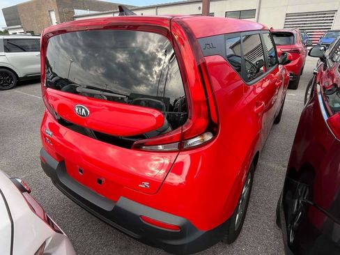 Used 2020 Kia Soul S FWD image 2