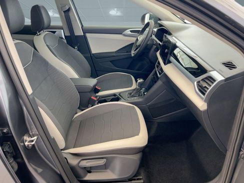 New 2026 Volkswagen Taos SE image 29