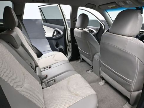 Used 2012 Toyota RAV4 EV image 38