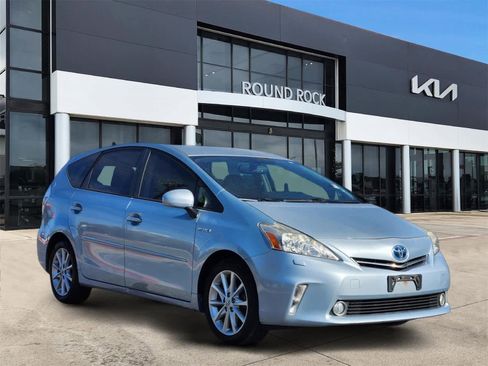 Used 2014 Toyota Prius V Five image 3