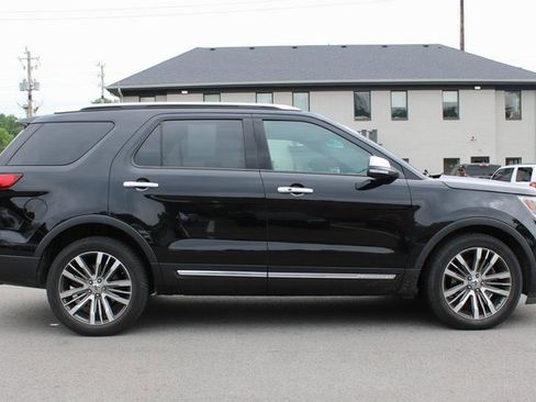 Used 2017 Ford Explorer Platinum image 6
