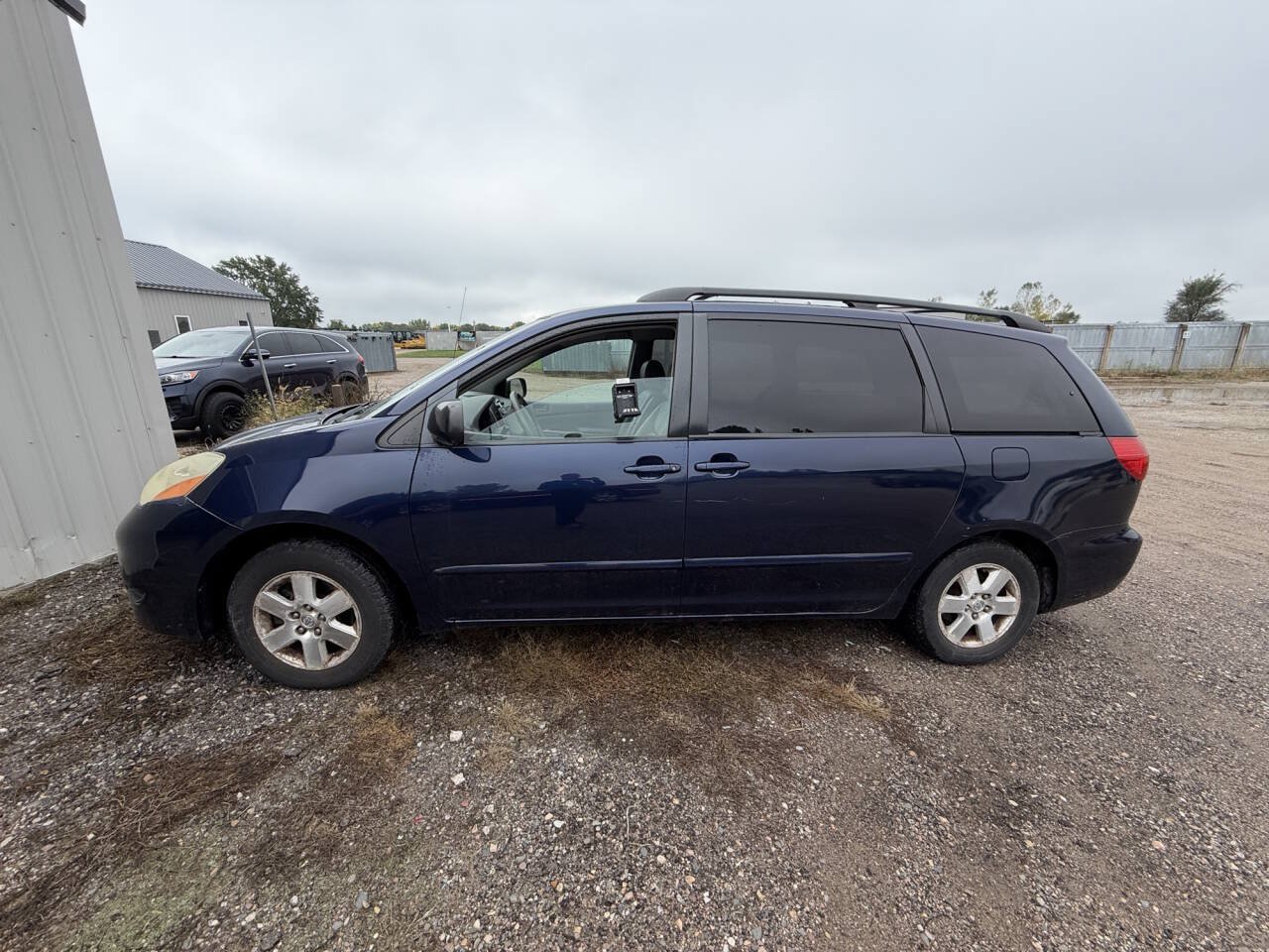 Used 2006 Toyota Sienna LE w/ LE Pkg 4 FWD image 2
