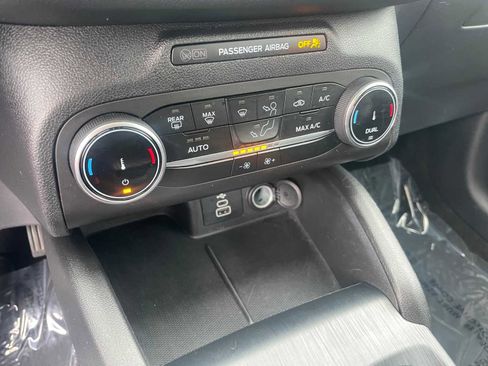 Used 2025 Ford Escape ST-Line image 18