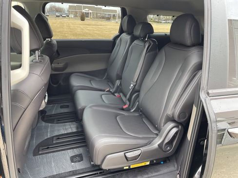 New 2026 Kia Carnival EX image 10