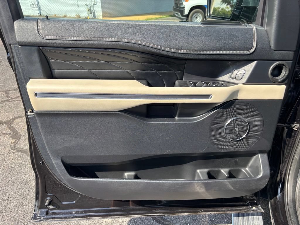 Used 2019 Ford Expedition Platinum RWD image 17