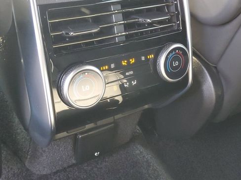 Certified 2025 Land Rover Range Rover SE AWD/4WD image 29