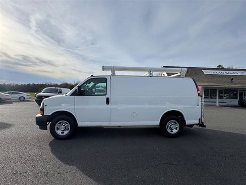 Used 2019 Chevrolet Express 3500 w/ Driver Convenience Package image 10