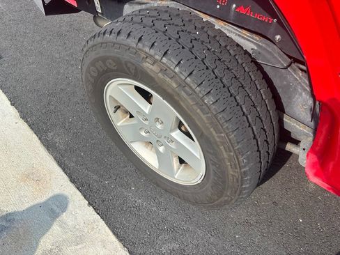 Used 2015 Jeep Wrangler Unlimited Sport w/ Quick Order Package 24S AWD/4WD image 5