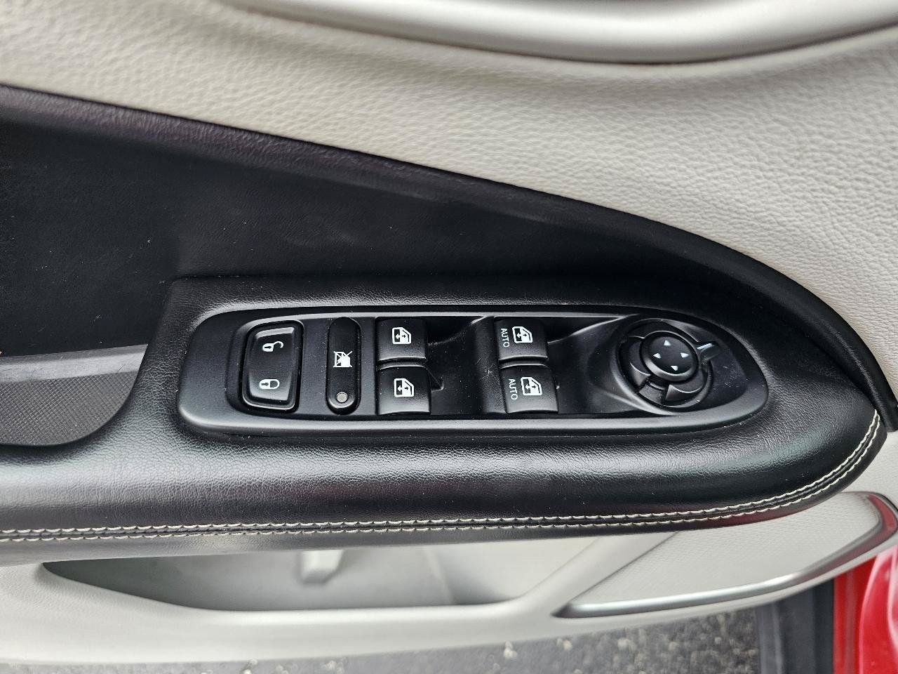 Used 2018 Jeep Compass Latitude w/ Popular Equipment Group AWD/4WD image 5