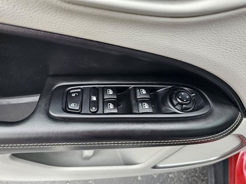 Used 2018 Jeep Compass Latitude w/ Popular Equipment Group AWD/4WD image 5