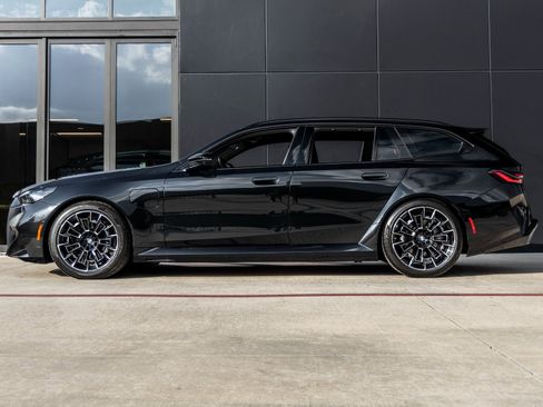 Used 2025 BMW M5 Touring image 9