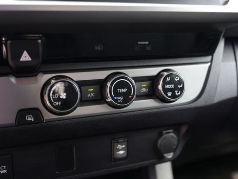 Used 2016 Toyota Tacoma SR5 w/ Towing Package RWD image 21