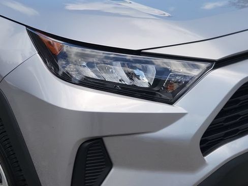 Used 2022 Toyota RAV4 LE FWD image 10