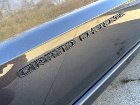 Used 2018 Jeep Grand Cherokee Altitude image 9