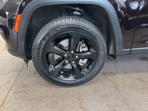 Certified 2023 Jeep Grand Cherokee L Limited w/ Black Appearance Package image 4