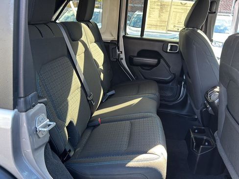 Used 2021 Jeep Wrangler Unlimited Islander image 32