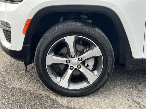 Certified 2023 Jeep Grand Cherokee Limited image 9
